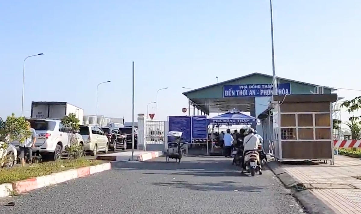Nhu cầu đi lại của người dân và việc lưu thông hàng hóa qua bến khách ngang sông liên tỉnh rất lớn. Nếu tạm dừng thì làm sao thực hiện khôi phục và phát triển kinh tế - xã hội?