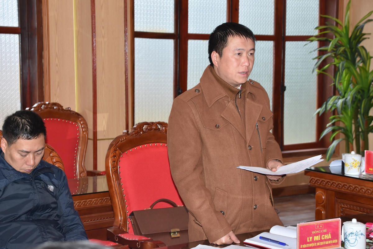 Ông Ly Mí Chả, Chủ tịch Ủy ban MTTQ Việt Nam huyện Mèo Vạc báo cáo kết quả công tác Mặt trận năm 2020.
