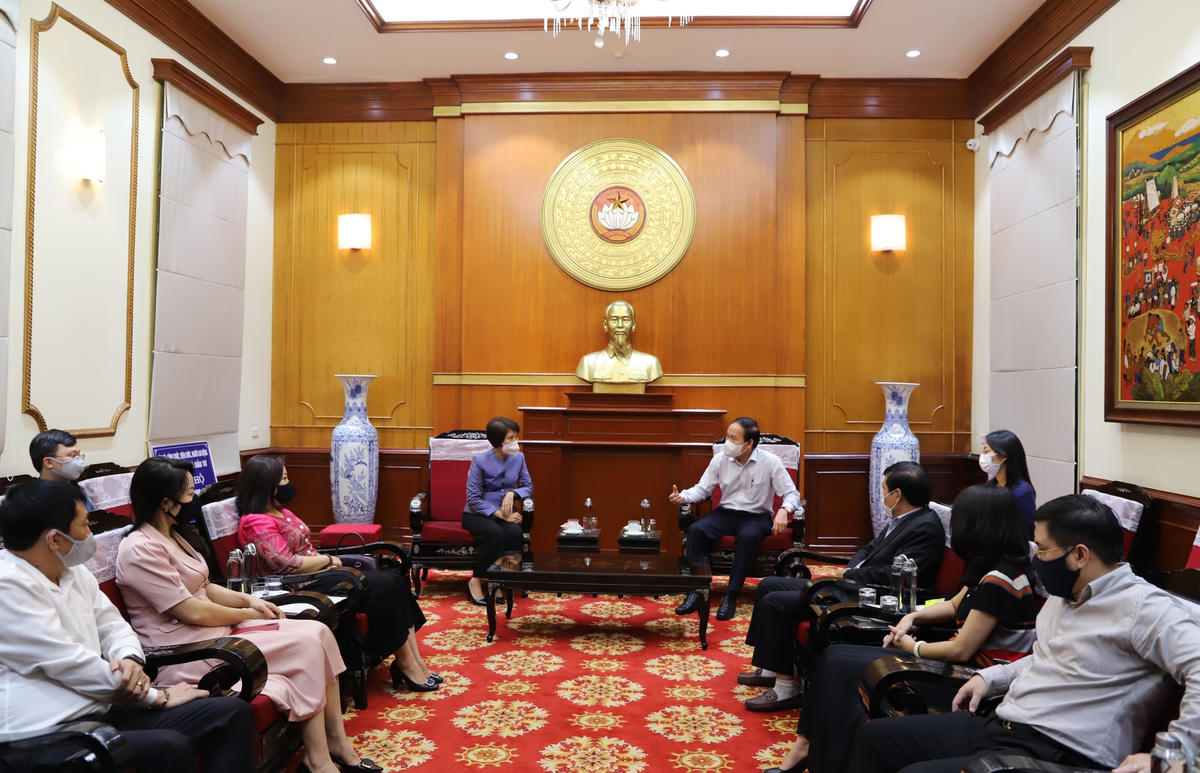 Quang cảnh buổi tiếp nhận.