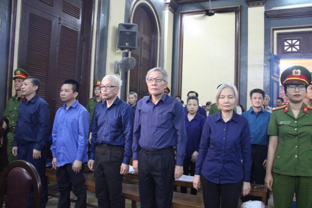 Các bị cáo tại phiên tòa xét xử vụ sai phạm tại Ngân hàng Đông Á.