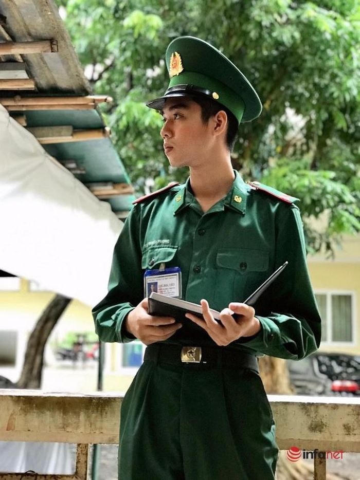 Chân dung "soái ca" gây bão mạng xã hội những ngày qua.