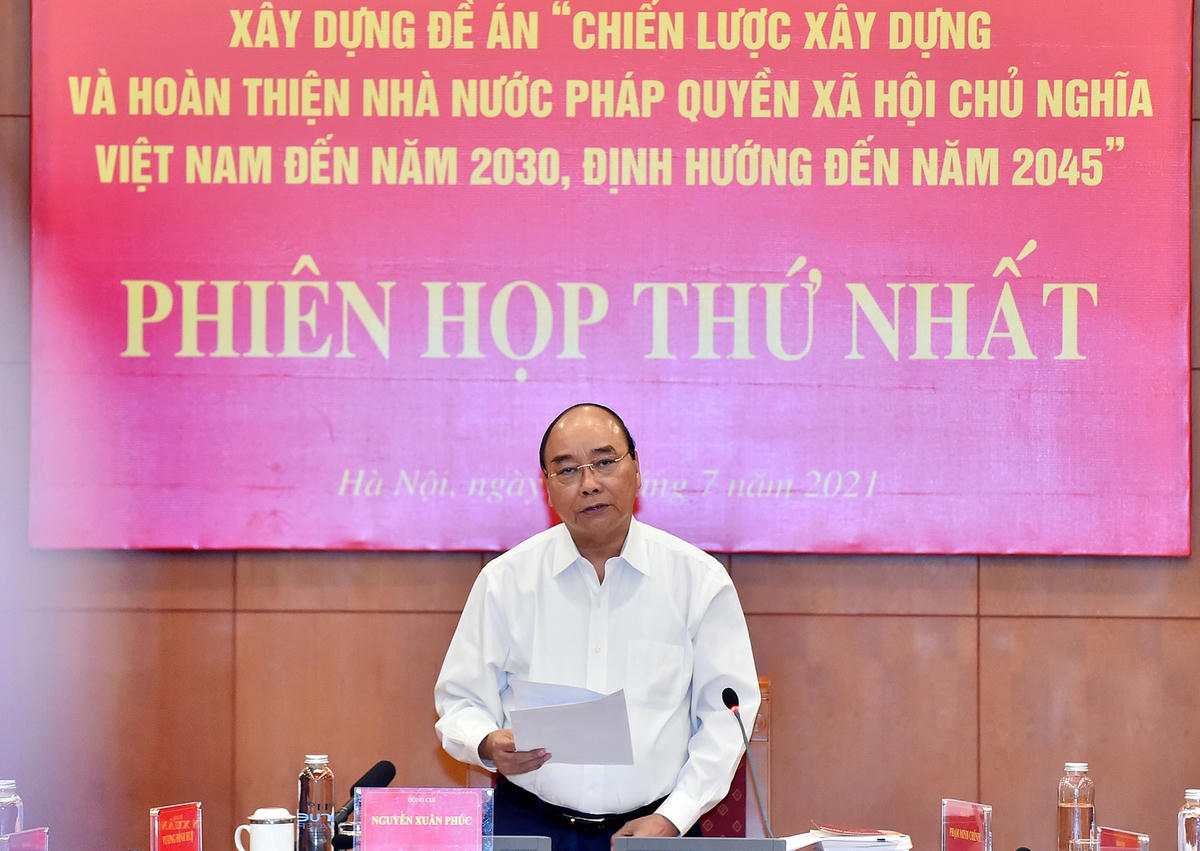 Chủ tịch nước Nguyễn Xuân Phúc phát biểu khai mạc phiên họp đầu tiên của Ban Chỉ đạo xây dựng Đề án “Chiến lược xây dựng và hoàn thiện Nhà nước pháp quyền XHCN Việt Nam đến năm 2030, định hướng đến năm 2045”. Ảnh: VGP/Nhật Bắc.