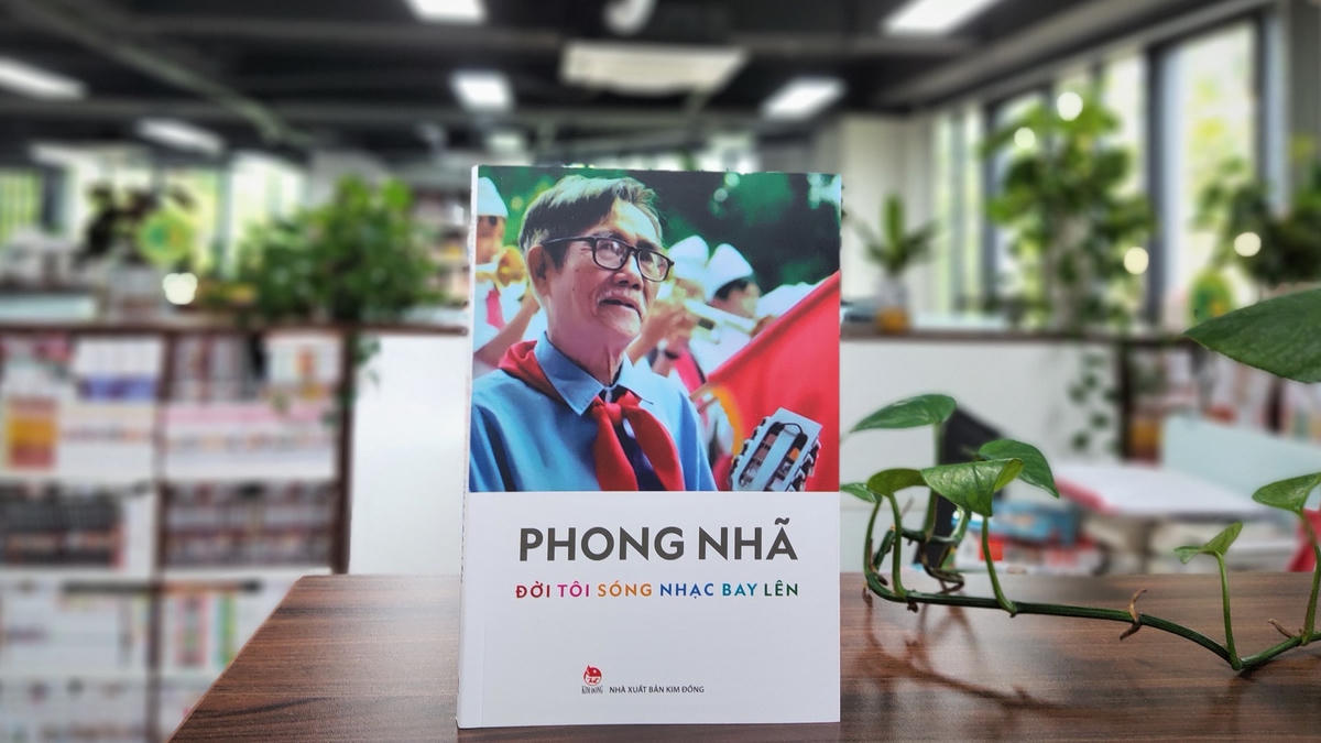 "Phong Nhã - Đời tôi sóng nhạc bay lên" cung cấp cho độc giả nhiều tư liệu, hồi ức chân thực.