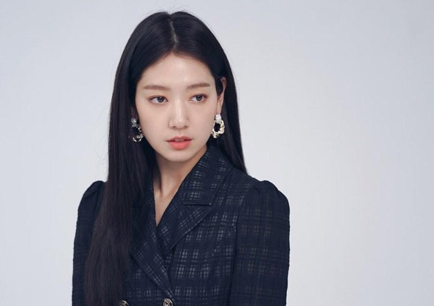 Park Shin Hye sở hữu nét đẹp vừa trẻ trung vừa hiện đại, đôi mắt to tròn, nước da trắng ngần.