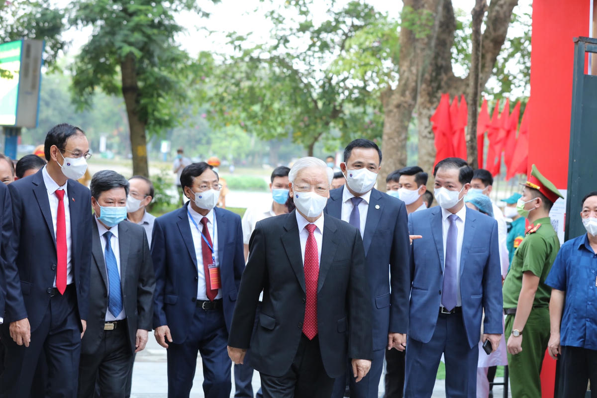 [ẢNH] Tổng Bí thư Nguyễn Phú Trọng có mặt tại khu vực bỏ phiếu 