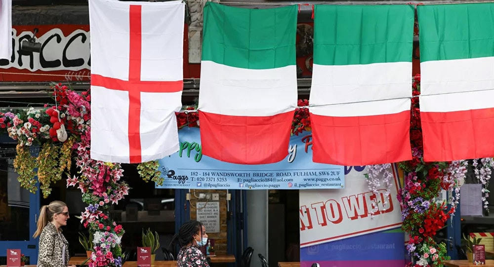 Hai đội Anh và Italia đang hồi hộp chờ đến trận Chung kết Euro 2020. Ảnh: Reuters.