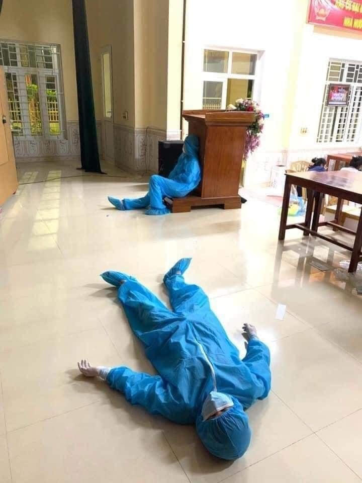 Lực lượng tuyến đầu luôn chịu nhiều gian nan, vất vả, nguy hiểm đến tính mạng.