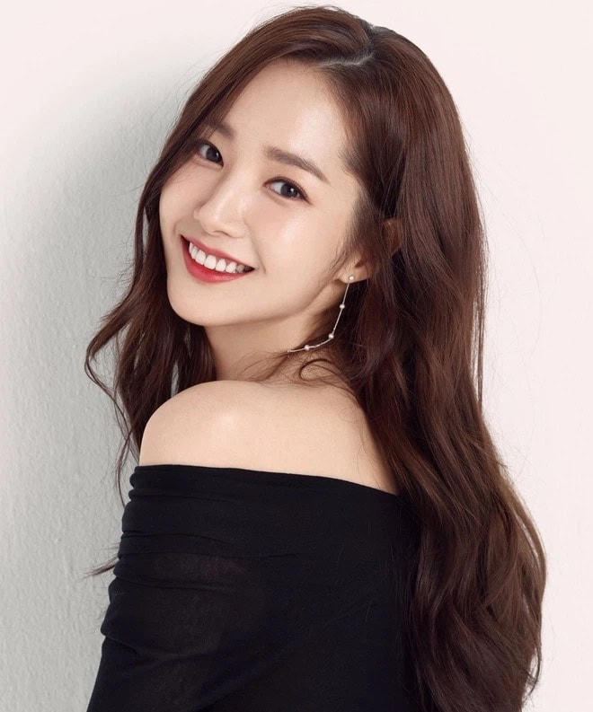 Park  Min Young được mệnh danh là nữ hoàng dao kéo ở xứ sở Kim Chi.