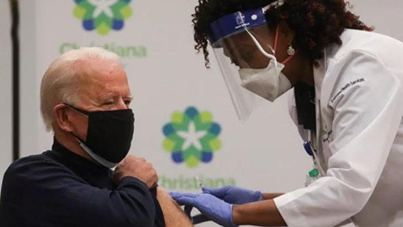 Tổng thống đắc cử Mỹ Joe Biden tiêm vaccine ngừa Covid-19, ngày 22/12.