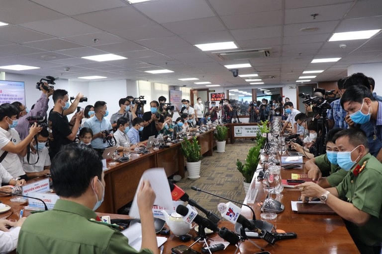 Quang cảnh buổi họp báo, trưa ngày 3/12.