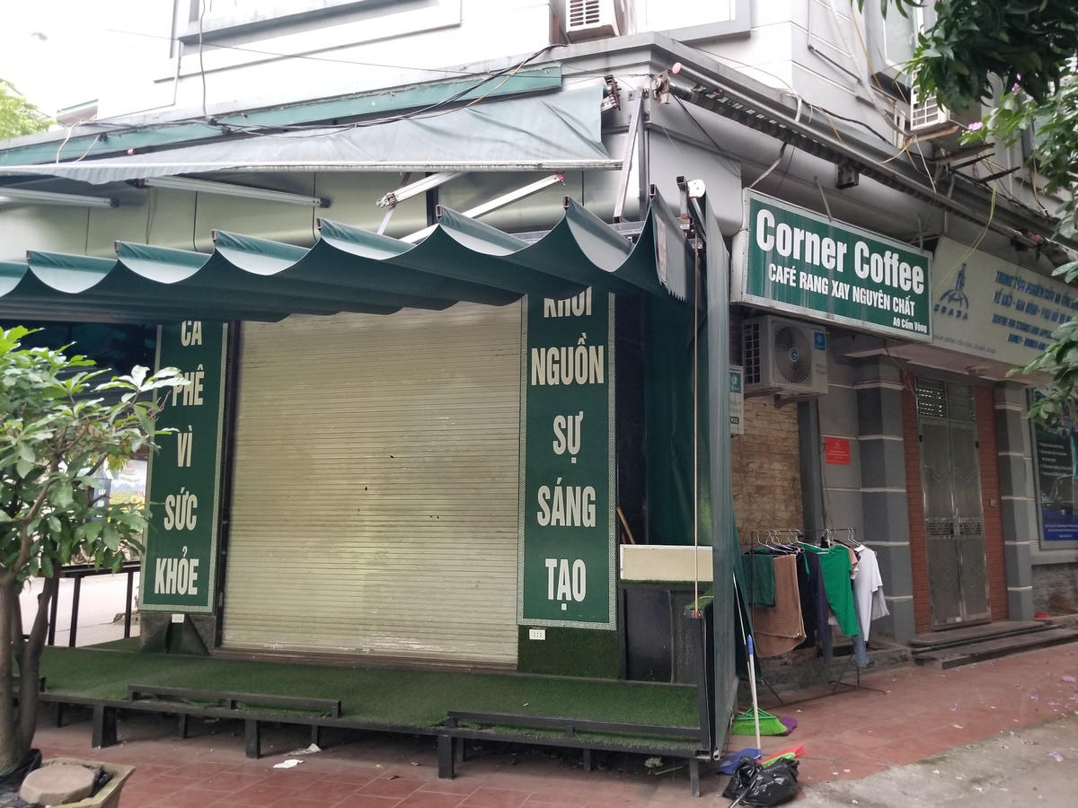 Một quán cà phê trên đường Cốm Vòng (Cầu Giấy).