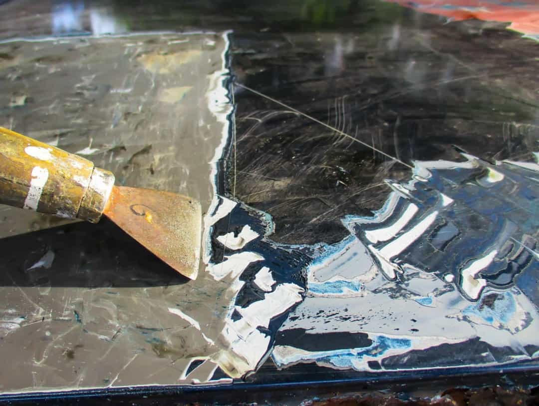 Tẩy sơn -Coca-Cola có thể  dùng để tẩy sơn khỏi kim loại rất hiệu quả. 