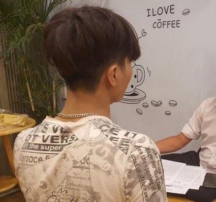 Anh Phú làm việc, cung cấp thông tin với báo chí.