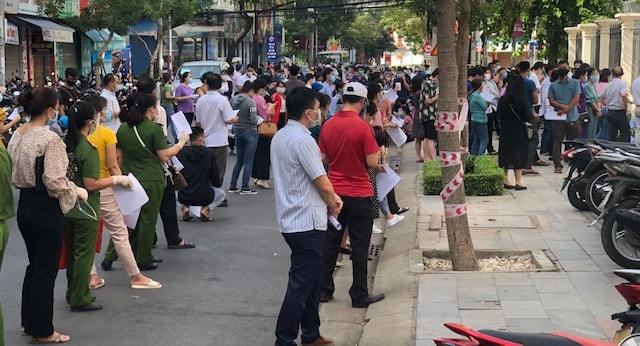 khu vực tiêm chủng ở đường Hoàng Hoa Thám (Kho bạc cũ).