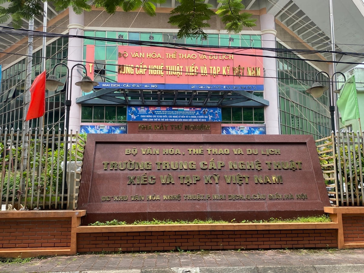 Trường Trnung cấp Nghệ thuật Xiếc và Tạp kỹ Việt Nam.