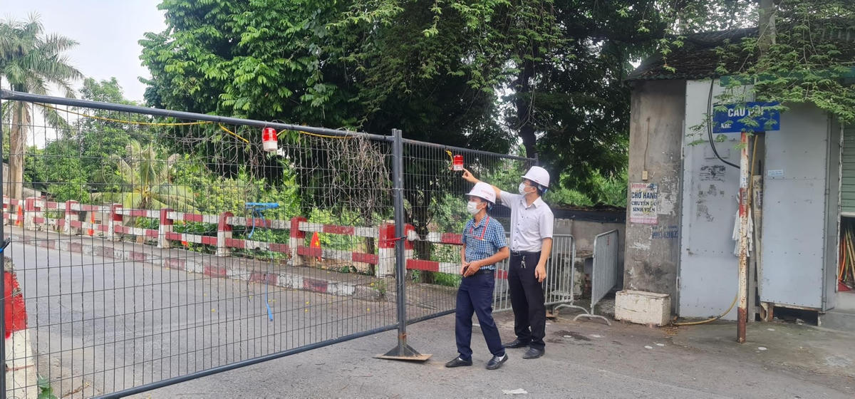 Hà Nội: Người dân không di chuyển qua các cầu có chốt cứng rào chắn