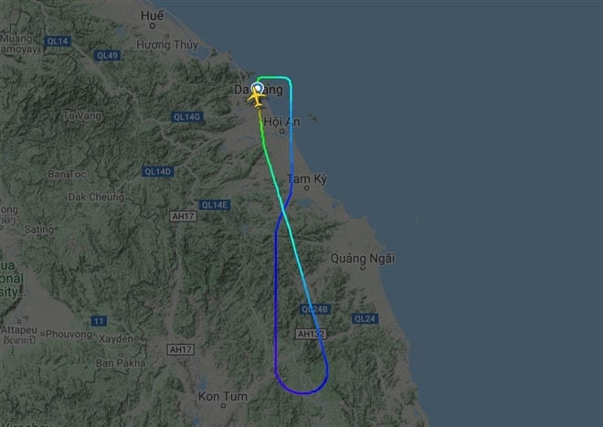 Máy bay E195 phải quay đầu hạ cánh tại điểm xuất phát. (Ảnh: Flightradar)