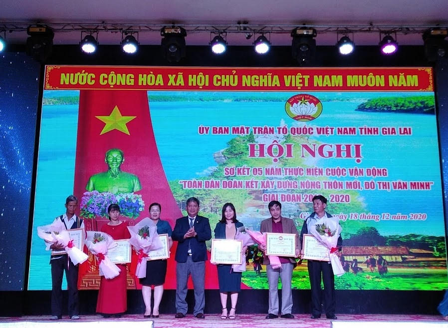 Ủy ban MTTQ Việt Nam tỉnh Gia Lai tặng Bằng khen cho tập thể, cá nhân có thành tích xuất trong thực hiện Cuộc vận động “Toàn dân đoàn kết xây dựng nông thôn mới, đô thị văn minh” năm 2016 - 2020.
