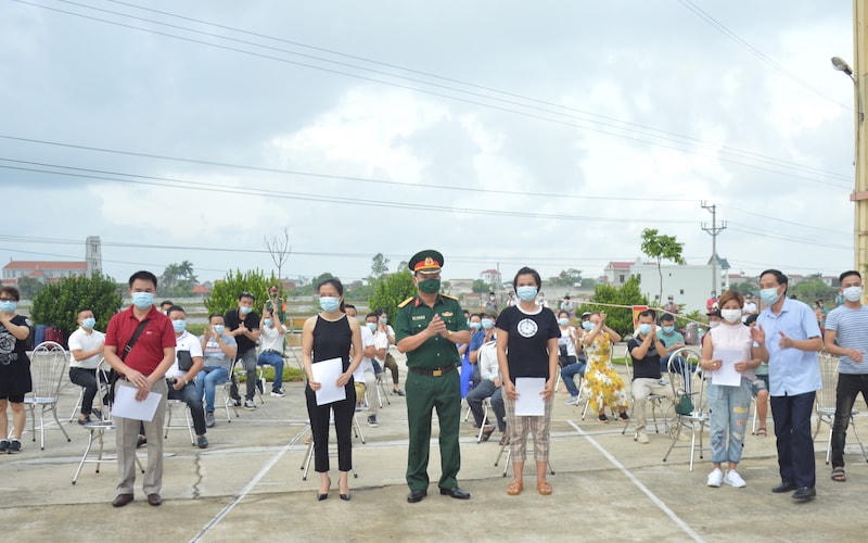 Khu cách ly tập trung ở Nam Định bàn giao người hoàn thành cách ly về các địa phương.