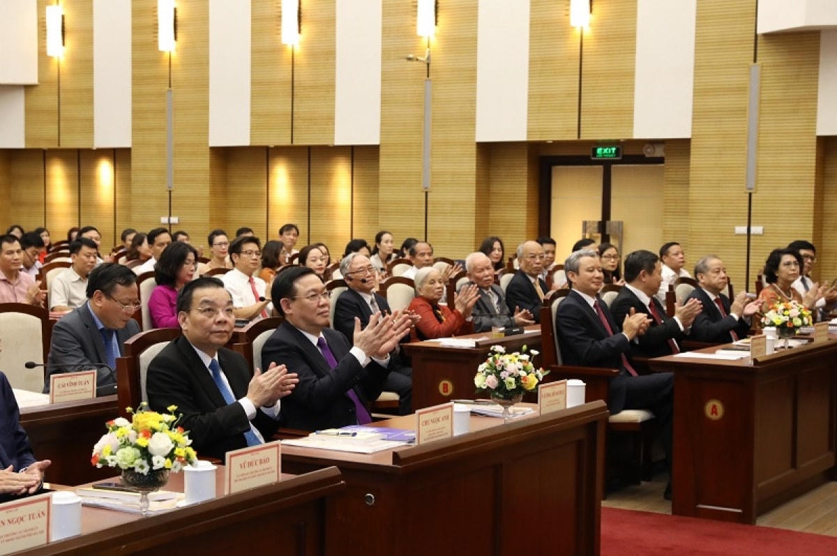 Các đại biểu tham dự tọa đàm.