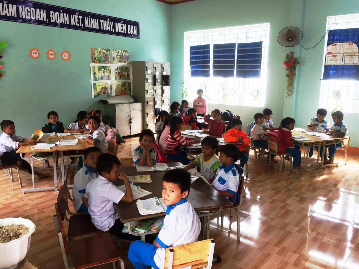 Niềm vui lớn của thầy cô là được đón các em trở lại trường.