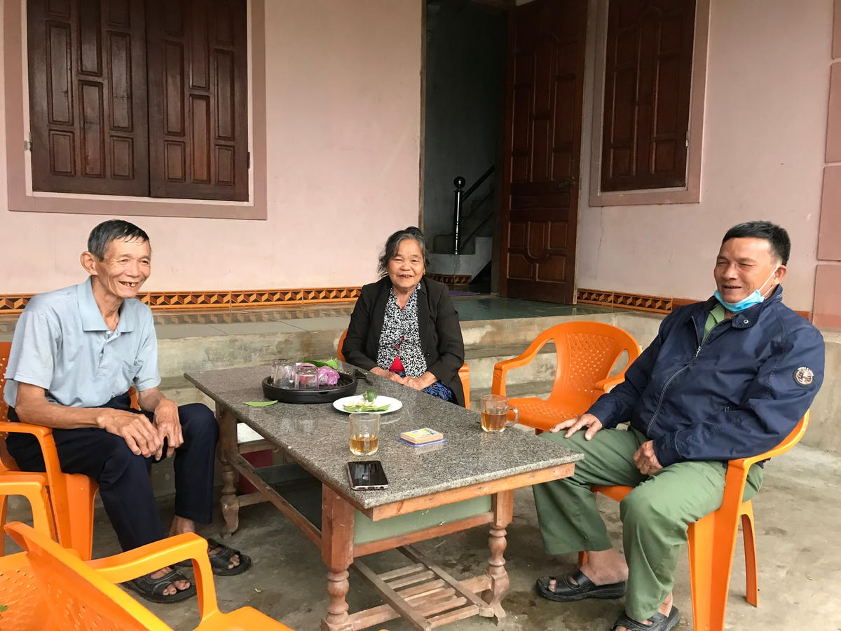 Nụ cười hạnh phúc của người dân tâm lũ Cẩm Động.