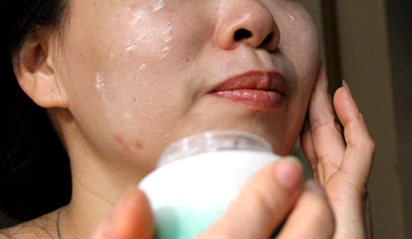 Nguy hiểm đến từ ‘siêu mỹ phẩm’ làm trắng da