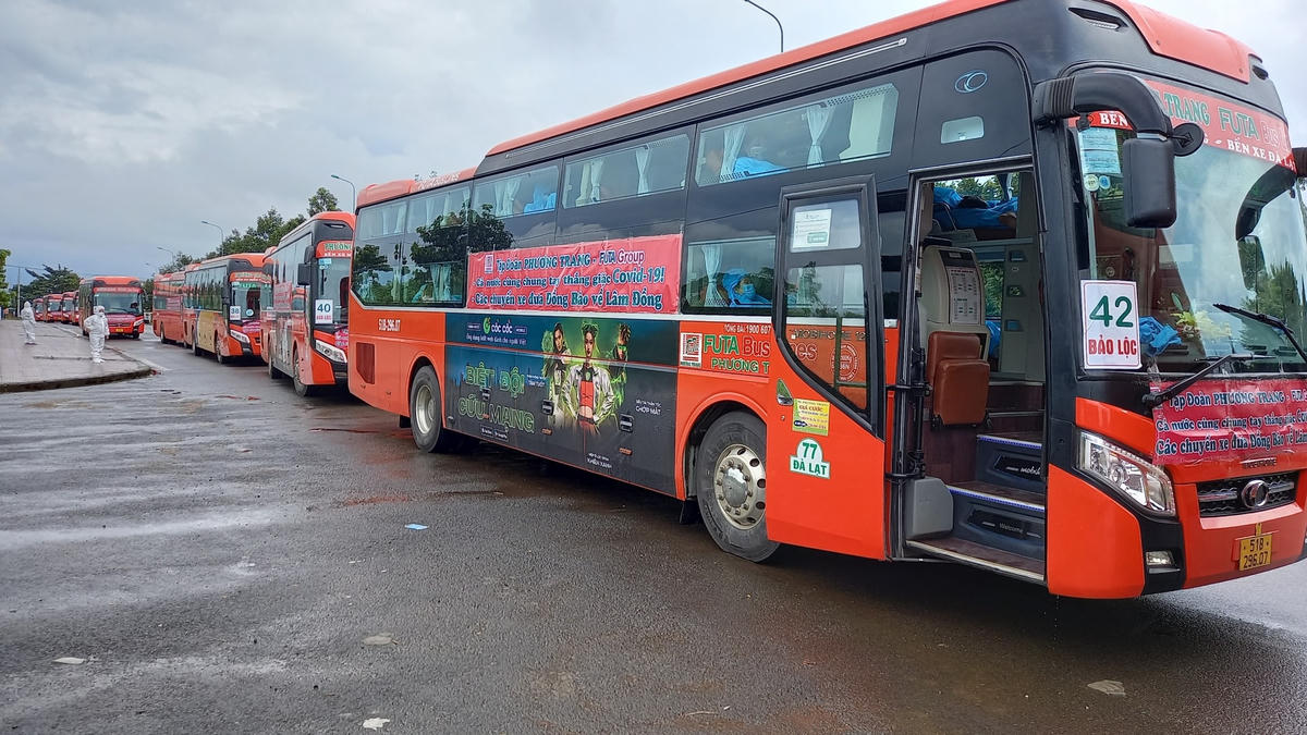 Nhà xe Phương Trang tổ chức đón công dân ở Lâm Đồng