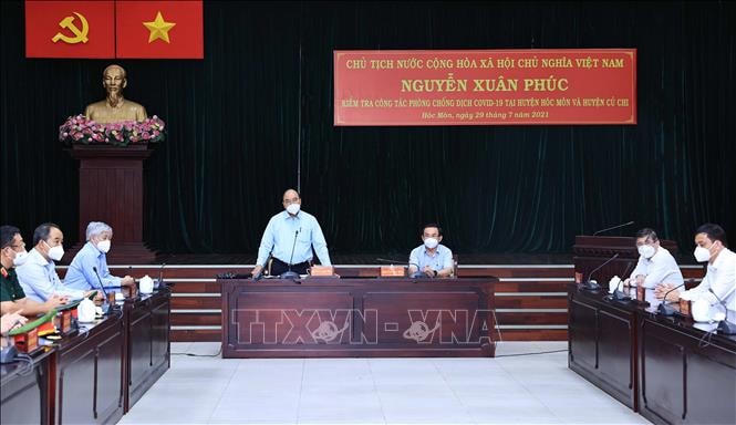 Chủ tịch nước Nguyễn Xuân Phúc phát biểu tại buổi làm việc với lãnh đạo huyện Hóc Môn và huyện Củ Chi về công tác phòng, chống dịch Covid-19. Ảnh: Báo Tin Tức.