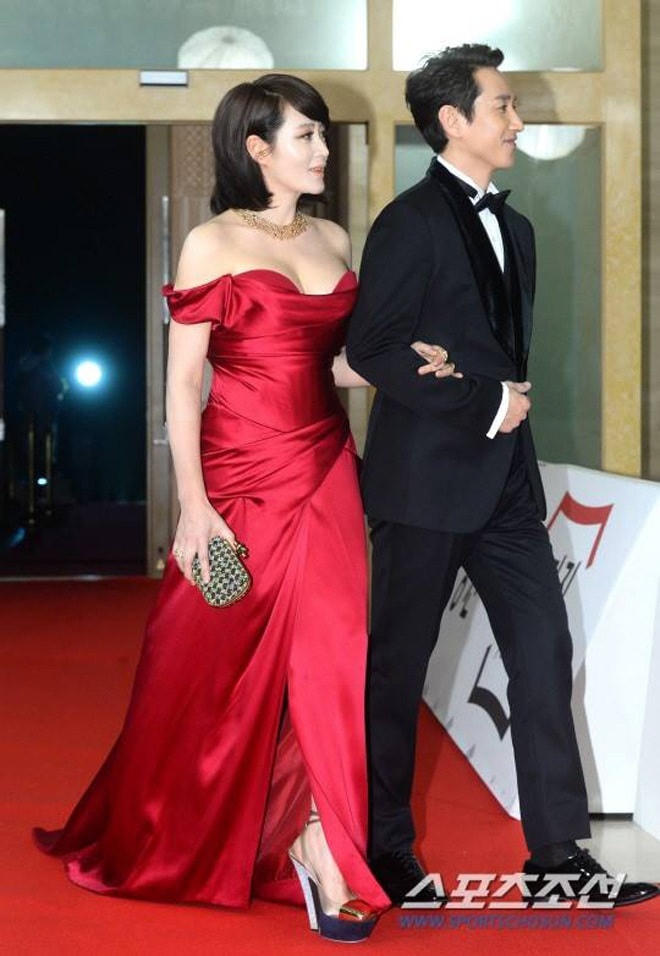 [ẢNH] Ngỡ ngàng sắc đẹp của 'mỹ nhân U60' Kim Hye Soo