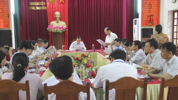 Đoàn kiểm tra công tác bầu cử của Ủy ban Trung ương MTTQ Việt Nam tại huyện Hưng Nguyên (Nghệ An).