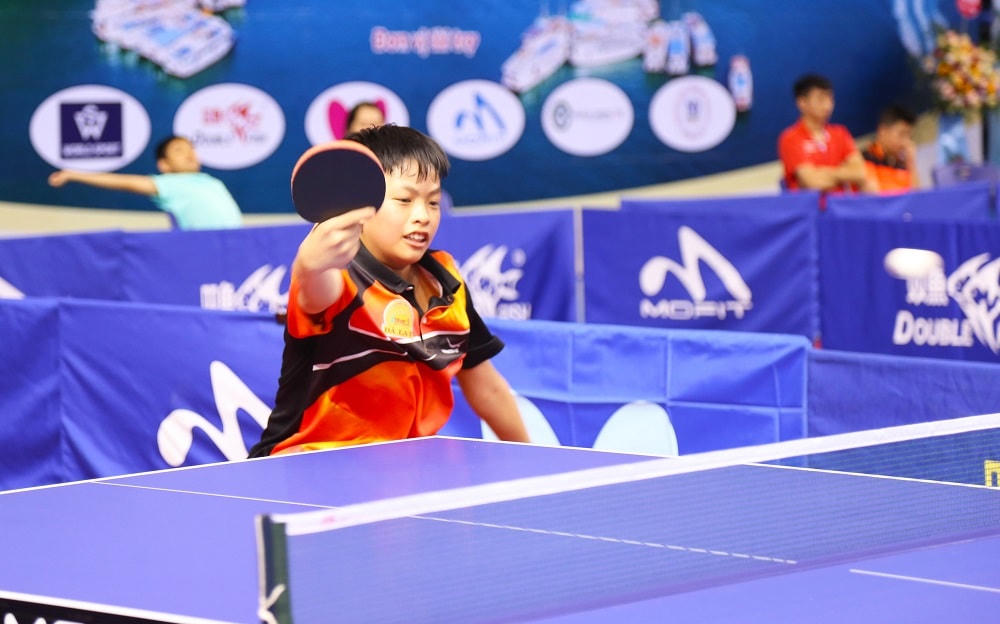 Vận động viên thi đấu bóng bàn nội dung đơn nam.  