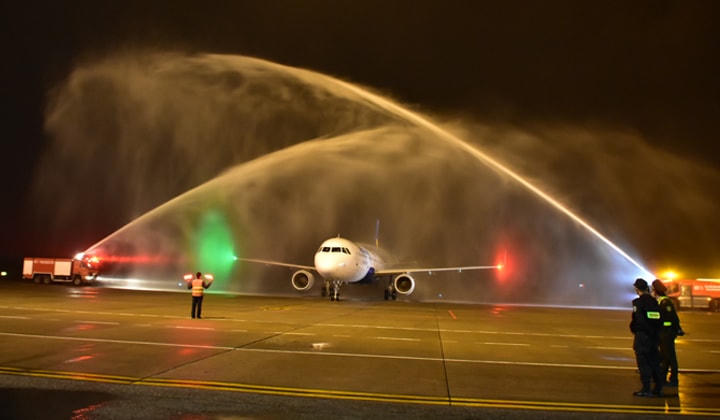 Máy bay A321 CEO của Vietravel Airlines đáp xuống sân bay quốc tế Phú Bài.