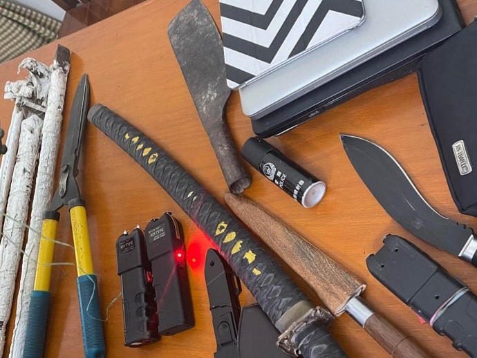 Số tang vật thu giữ tại nhà đối tượng.