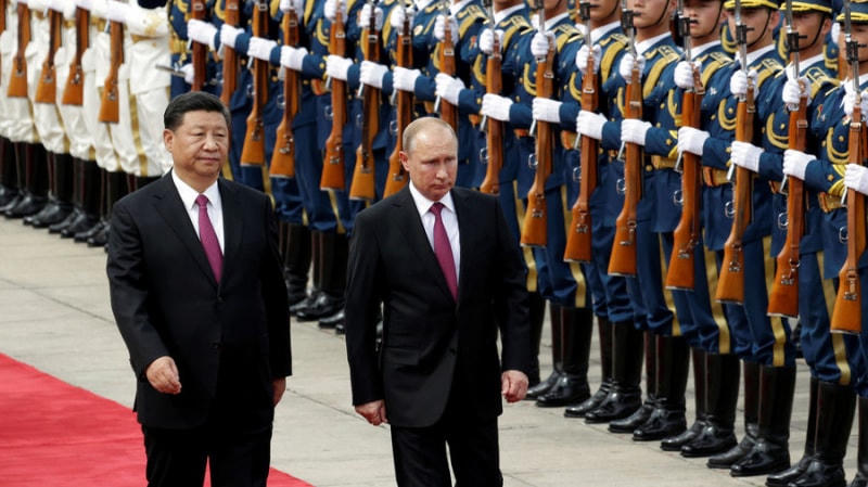 Chủ tịch Trung Quốc Tập Cận Bình đón Tổng Thống Nga Putin trong chuyến thăm Trung Quốc tháng 6/2018.