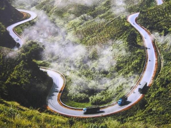 Đèo Phượng Hoàng trên tuyến quốc lộ 26.