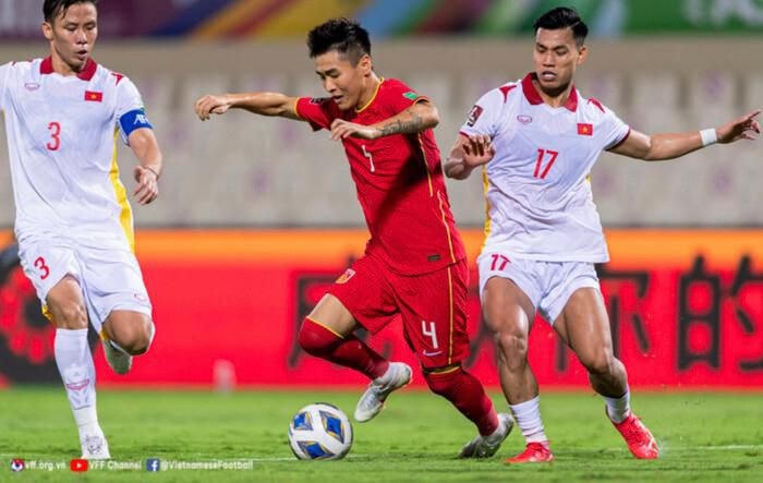 Quế Ngọc Hải là thủ lĩnh nơi hàng thủ của tuyển Việt Nam. Ảnh: VFF.