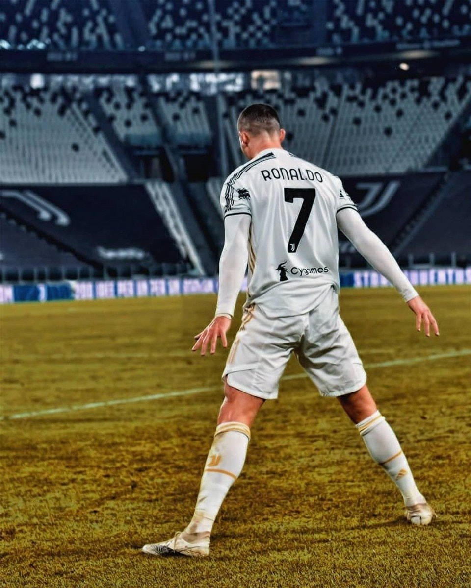 Ronaldo đang nắm giữ 16 kỷ lục vĩ đại nào tại Champions League?