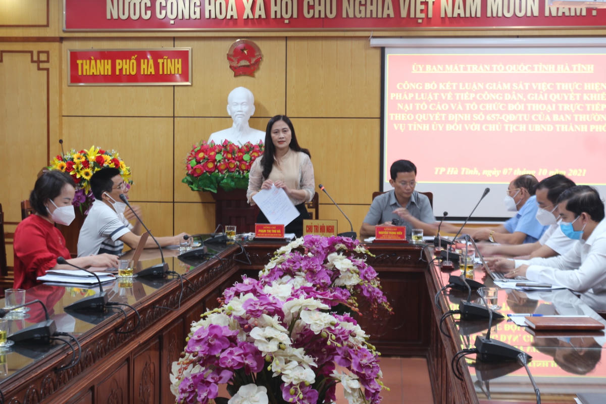 Phó Chủ tịch Ủy ban MTTQ Việt Nam tỉnh Hà Tĩnh Phạm Thị Thu Hà kết luận đợt giám sát. 