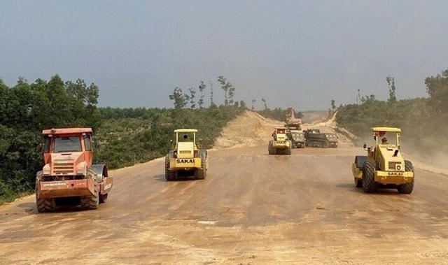 Hai dự án giao thông đường bộ cấp bách QL24, QL25 nguy cơ "lụt" tiến độ. Ảnh minh họa.