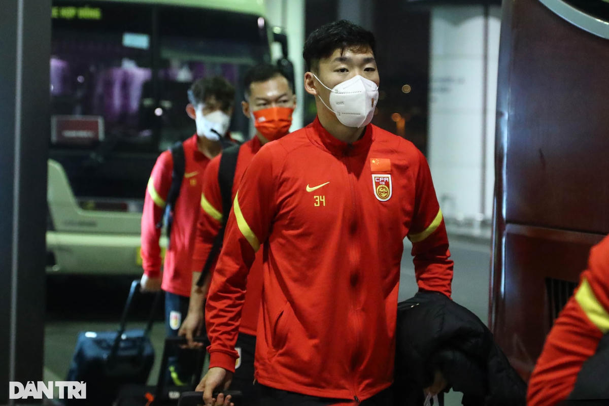 23h30 ngày 28/1, chuyên cơ riêng chở đội tuyển Trung Quốc đã đáp chuyến bay di chuyển từ Nhật Bản tới sân bay Nội Bài (Hà Nội) để chuẩn bị cho trận đấu tại vòng loại 3 World Cup 2022 khu vực Châu Á gặp đội chủ nhà Việt Nam.