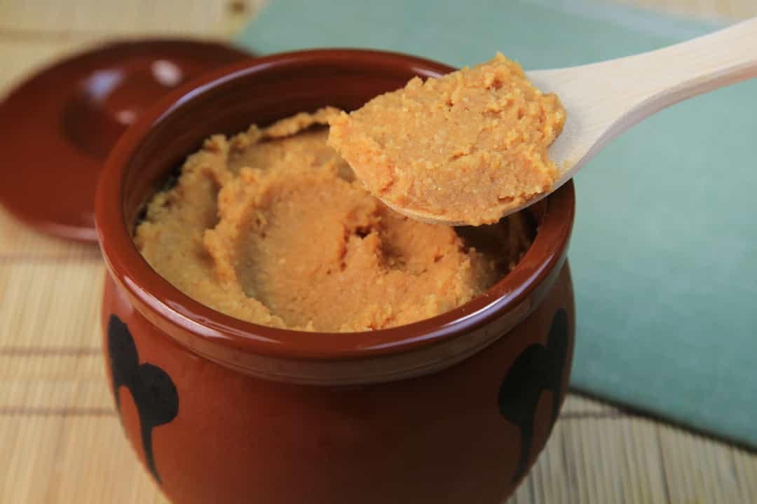 Miso là một loại tương mặn được làm bằng cách lên men đậu nành, đó là một yếu tố quan trọng trong ẩm thực Nhật Bản, nhưng bột đậu tương lên men tương tự có thể được tìm thấy ở một số quốc gia châu Á.  