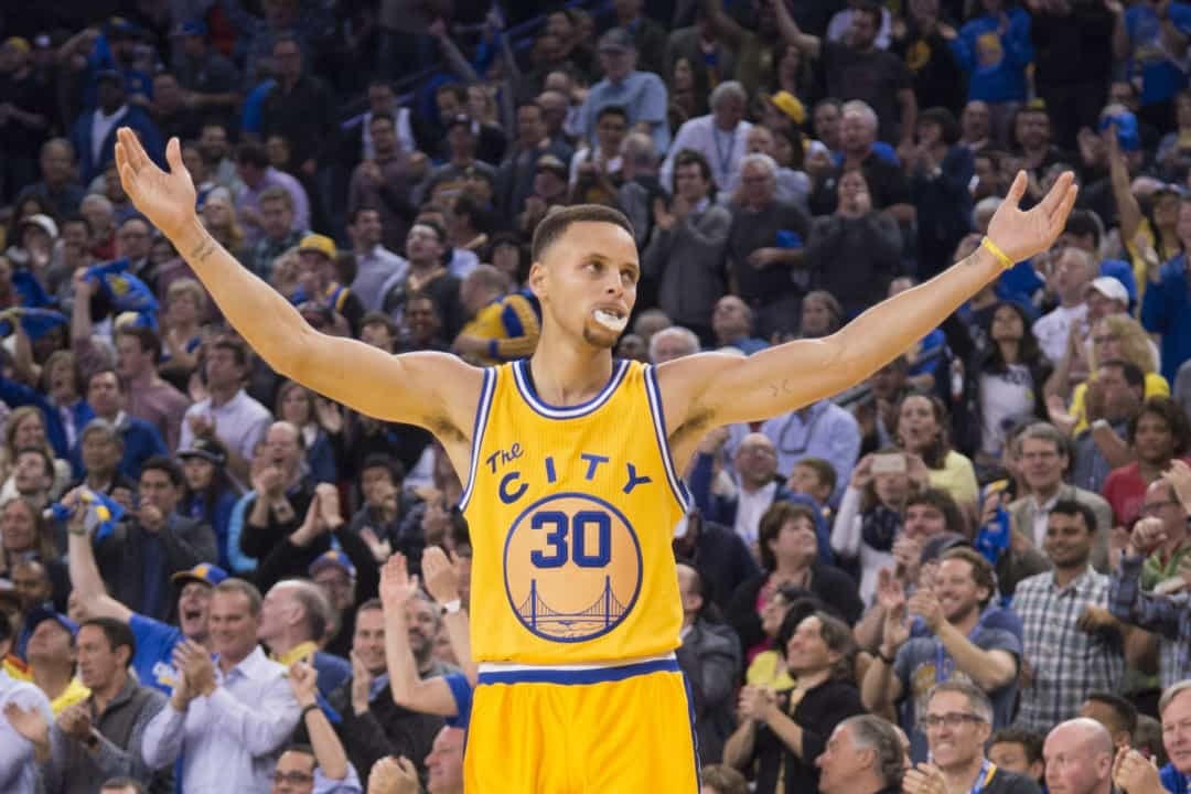 Vận động viên bóng rổ Mỹ Stephen Curry - tổng thu nhập: 74,4 triệu đô la Mỹ.  