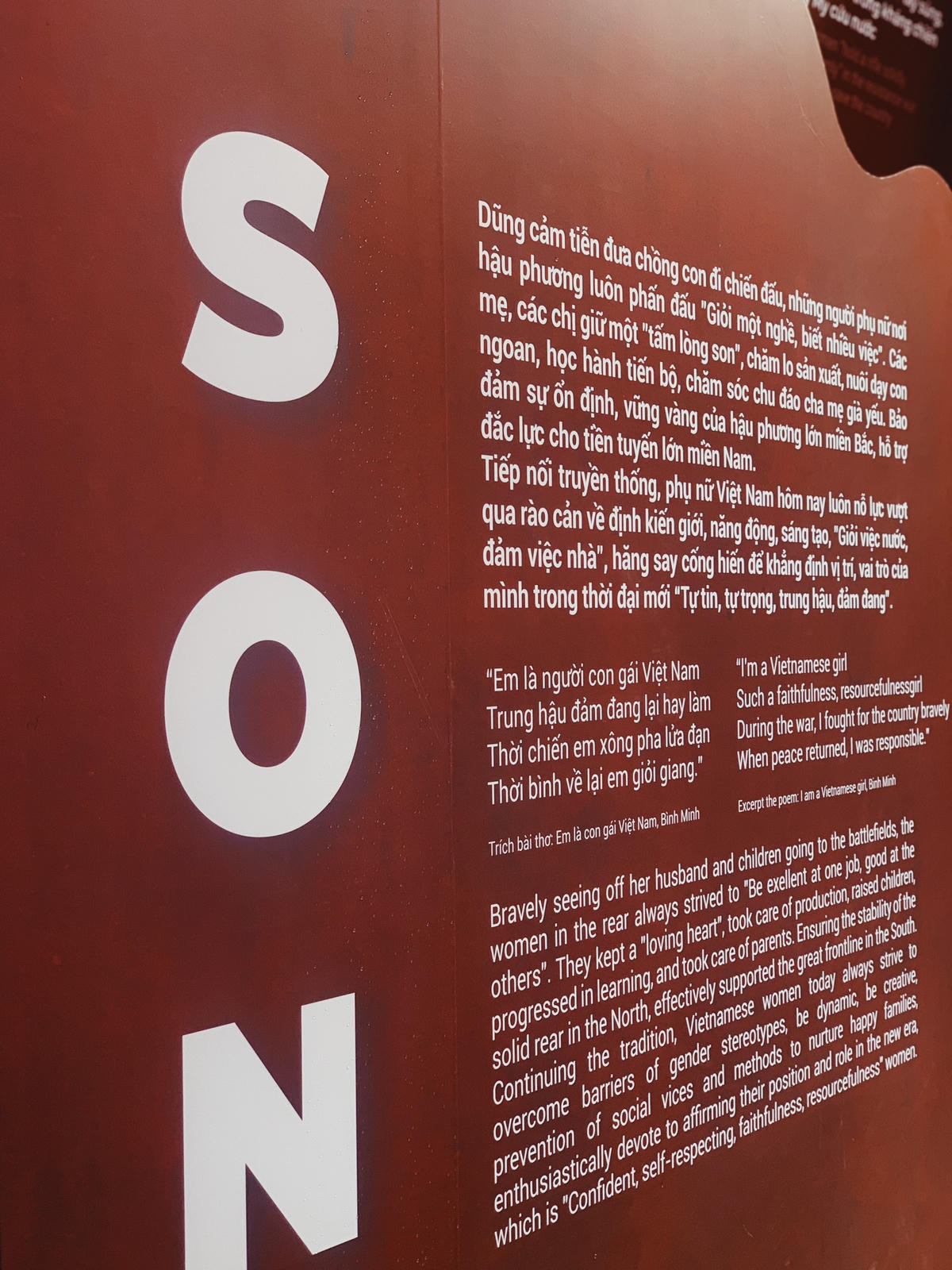 Phần trưng bày "Son".