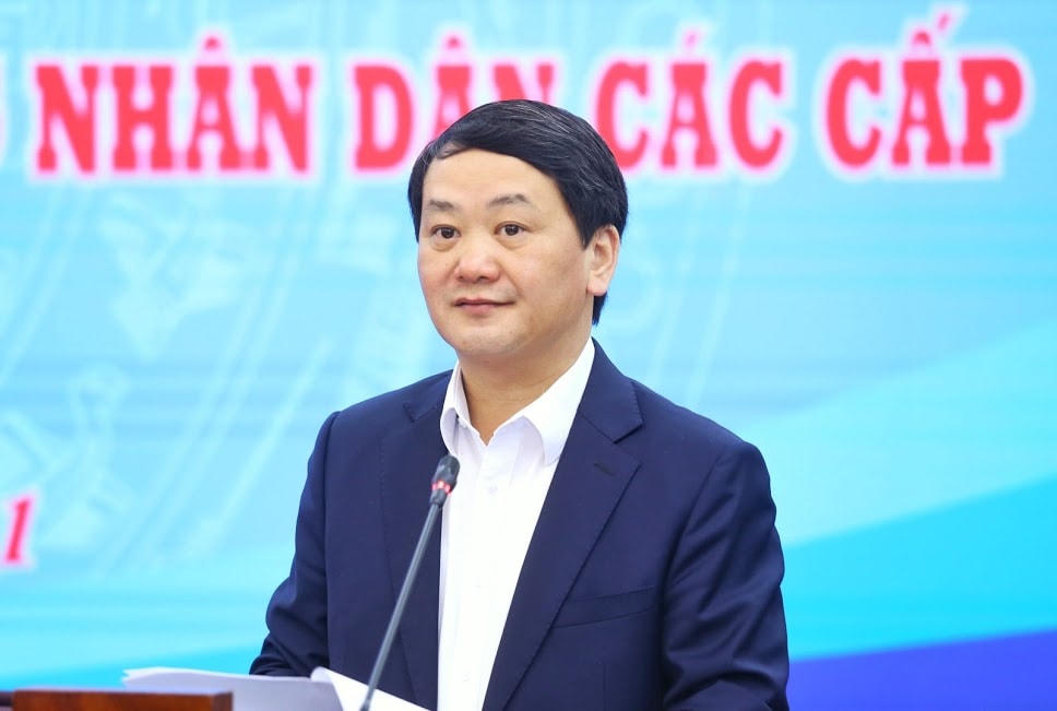 Phó Chủ tịch - Tổng Thư ký Hầu A Lềnh phát biểu tại Hội nghị.