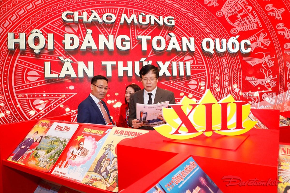 Bộ Thông tin và Truyền thông chủ trì phối hợp Ban Tuyên giáo Trung ương và các cơ quan, đơn vị liên quan lựa chọn, thẩm định và trưng bày sách, báo trên diện tích 300m2.