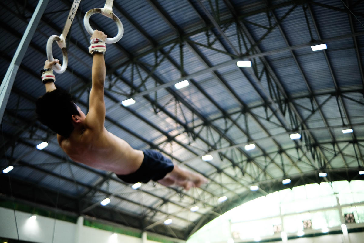 Vận động viên trong đội tuyển có những bạn còn rất nhỏ.Các vận động viên đều đang nỗ lực tập luyện và hướng đến những bài thi tốt nhất tại SEA Games 31. “Mình đã rất nỗ lực, phấn đấu hết sức có thể cho SEA Games sắp tới. Với mình, những “anh lớn” lão làng như Lê Thanh Tùng, Trương Minh Thành là những đối thủ đáng gờm nhất của mình”, Nguyễn Phước Hải, vận động viên đội tuyển nam cho biết.Chỉ còn 27 ngày nữa là diễn ra SEA Games 31, các vận động viên đội tuyển thể dụng dụng cụ đã chuẩn bị sẵn sàng về cả thể chất lẫn tinh thần để có thể mang về những kết quả tốt nhất.