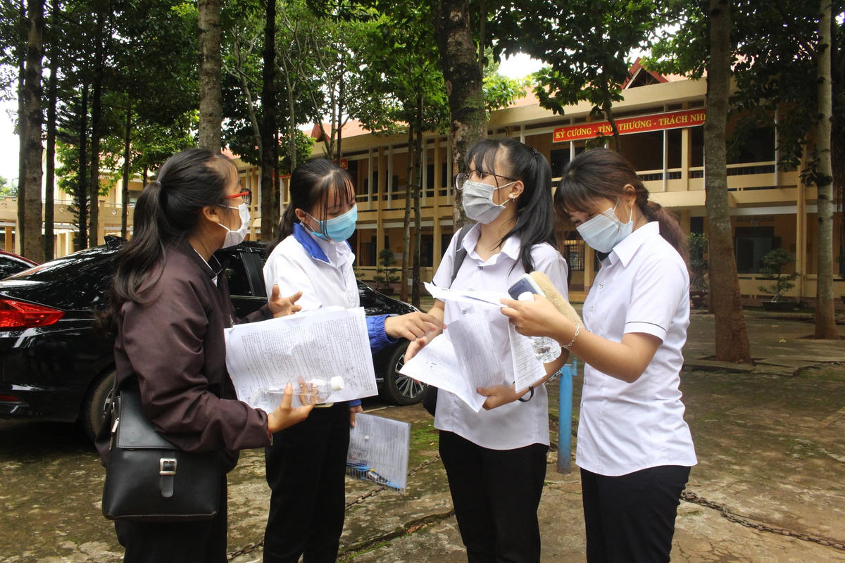 Các thí sinh dự thi tốt nghiệp PTTH đợt 1 năm 2021.