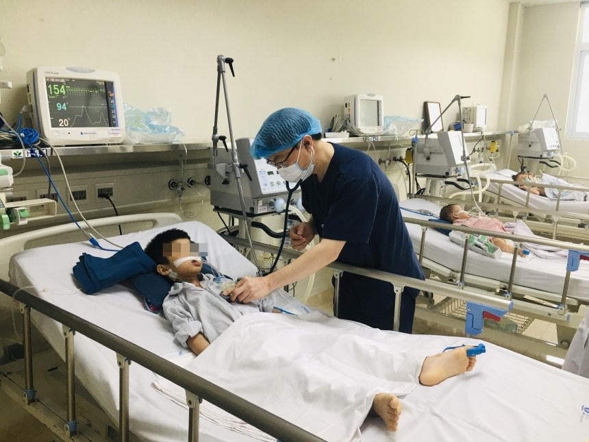 Bệnh nhi mắc Viêm não Nhật Bản được điều trị taị Bệnh viện Nhi Trung ương. Ảnh: BVCC