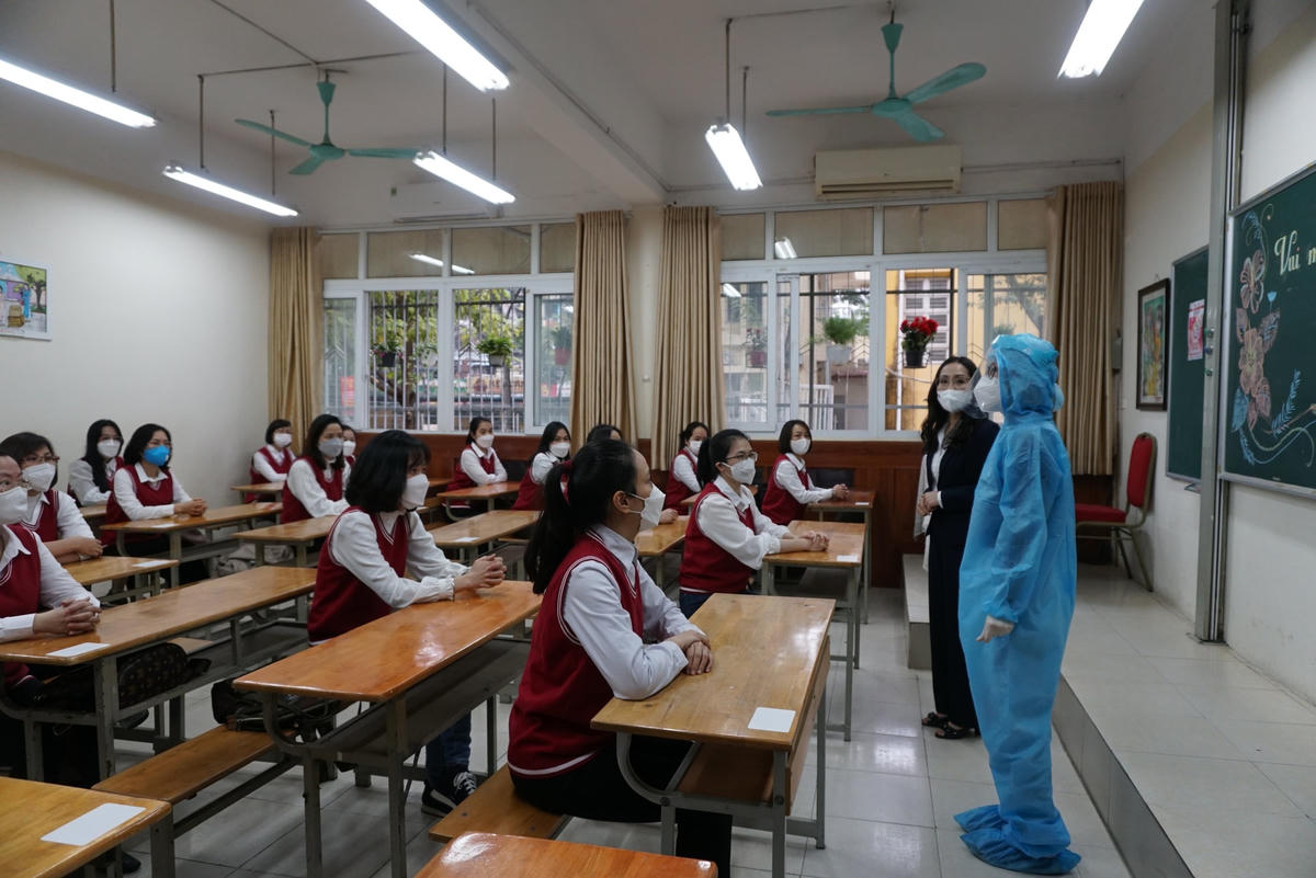 Hà Nội diễn tập để đón học sinh trở lại trường sau Tết
